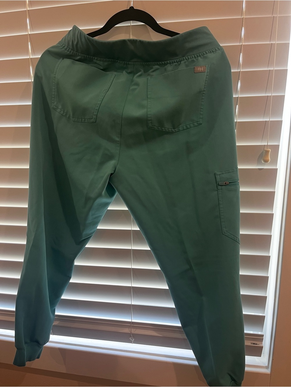 Figs Cactus Zamora Jogger Scrub Set (medium petite pants small top) - Picture 5 of 5